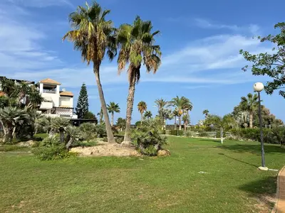 Jardín al aire libre en Jardines Nuevo Vera bajo 2 dormitorios vistas al mar