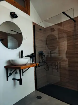 Un baño de La Madriguera Eco Caves 3