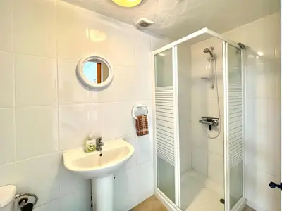 Un baño de Cave Houses Ed, Yara and Nadieh with PRM facilities