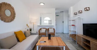 Una televisión o centro de entretenimiento en Apartamento de la Bahía 33