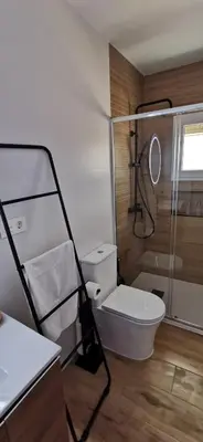 Un baño de Vistas mar y montaña LasNegras