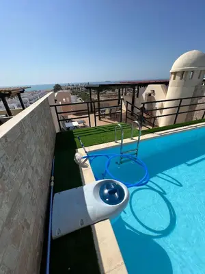 Piscina en o cerca de Ático con piscina privada vistas al mar.