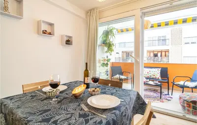 Zona de estar de 3 Bedroom Amazing Apartment In Almería