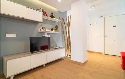 Una cocina o zona de cocina en 3 Bedroom Amazing Apartment In Almería