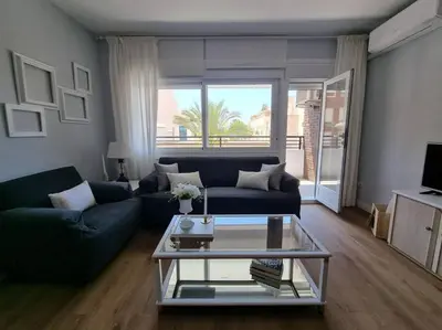 Zona de estar de Santa Monica Suites, 2 hab con terraza, parking y playa a 5 min a pie