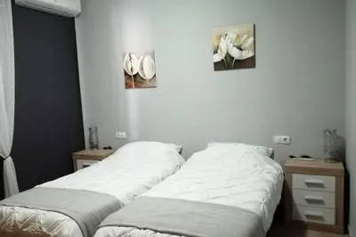 Cama o camas de una habitación en Villa - Sleeps 4 - Pool - Patio - Parking
