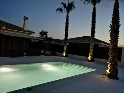 Piscina en o cerca de Villa - Sleeps 4 - Pool - Patio - Parking