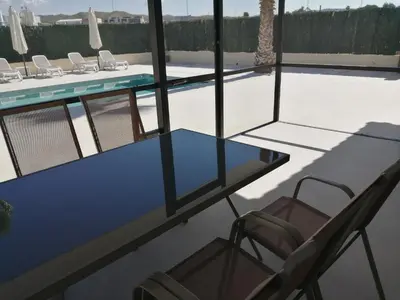 Piscina en o cerca de Villa - Sleeps 4 - Pool - Patio - Parking
