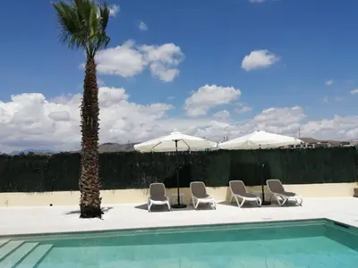 Piscina en o cerca de Villa - Sleeps 4 - Pool - Patio - Parking
