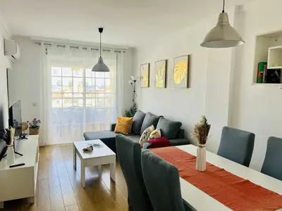 Una televisión o centro de entretenimiento en Casa Tino 500m Playa Terraza Garaje Piscina