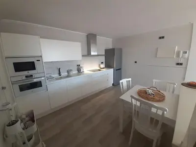 Una cocina o zona de cocina en Apartamento en Águilas con amplia terraza y piscina