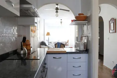 Una cocina o zona de cocina en MojacarProperty, Apto En Puerto Deportivo Garrucha