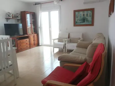 Una televisión o centro de entretenimiento en ATICO EN PRIMERA LINEA DE PLAYA