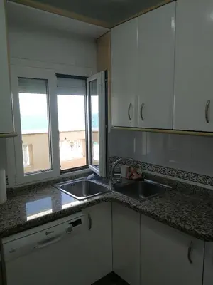 Una cocina o zona de cocina en ATICO EN PRIMERA LINEA DE PLAYA