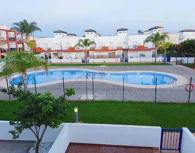 Piscina en o cerca de Casa familiar a pie de piscina