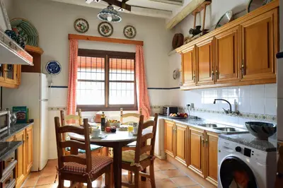 Una cocina o zona de cocina en tuGuest Hortichuela House