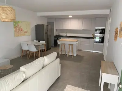 Una cocina o zona de cocina en Premier Escape on the Sea Edge