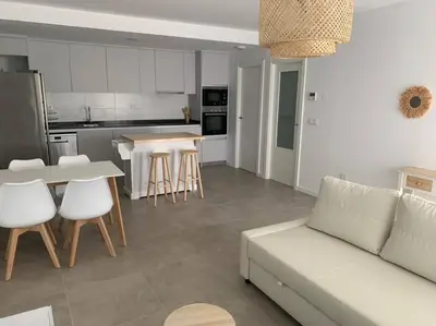 Una cocina o zona de cocina en Premier Escape on the Sea Edge