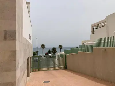 Un balcón o terraza de Premier Escape on the Sea Edge
