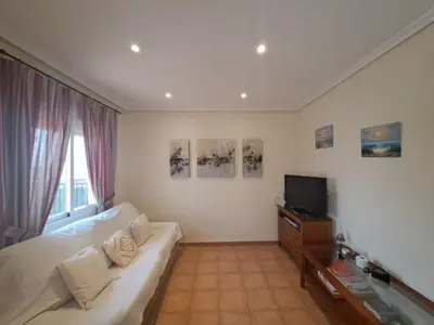 Una televisión o centro de entretenimiento en Ático Al Andalus Resort - Vera Playa