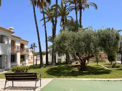 Jardín al aire libre en Casa de Catalina en Vera Coast- después de la renovación
