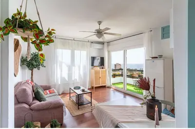 Una televisión o centro de entretenimiento en Espectacular Dubamar 606