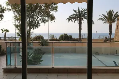 Piscina en o cerca de Algo diferente frente al mar