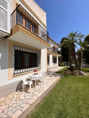 Jardín al aire libre en Casa de Violeta en Vera Coast