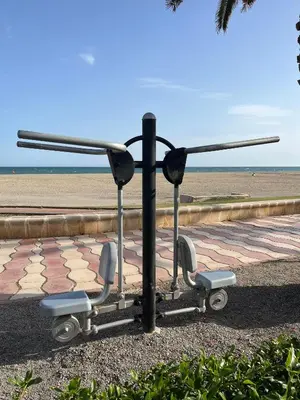 Plano de Two Bedroom Apartment on Front Line Of The Beach