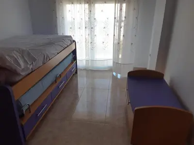 Cama o camas de una habitación en Amplio piso con vistas a la playa de Poniente