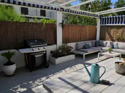 Un patio o zona al aire libre en Preciosa casa de lujo con piscina-150m de la playa