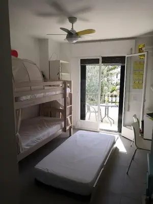 Cama o camas de una habitación en Preciosa casa de lujo con piscina-150m de la playa