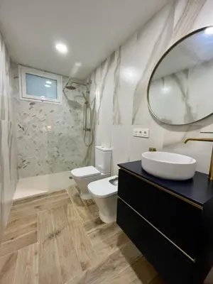 Un baño de HELICES CENTRO SAN JOSE CABO DE GATA