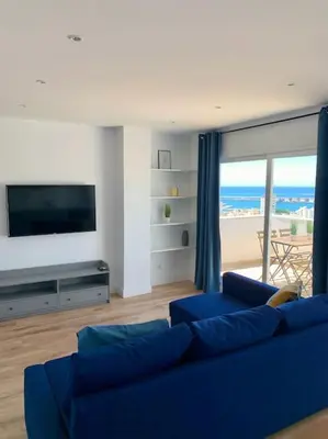 Una televisión o centro de entretenimiento en ATICO PASEO DE ALMERÍA