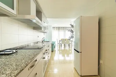 Una cocina o zona de cocina en Avenida Principal junto a la playa y centro de Águilas - by Aloha Palma