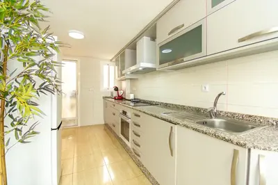Una cocina o zona de cocina en Avenida Principal junto a la playa y centro de Águilas - by Aloha Palma