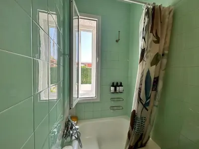 Un baño de Casa Manuela frente al Mar