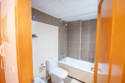Un baño de Oasis Urbano, Piscina en Azotea, Centro y AC - by Aloha Palma