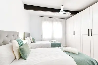 Cama o camas de una habitación en Lujoso apartamento con vistas al Mar - by Aloha Palma
