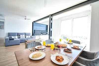 Comida en o cerca de este apartamento