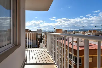 Un balcón o terraza de Moderno, con vistas y junto a la playa - by Aloha Palma