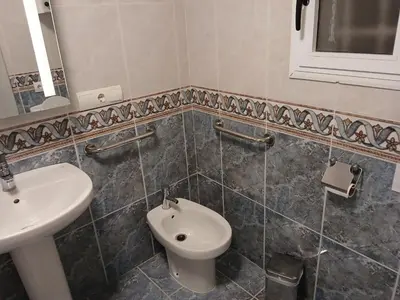 Un baño de The Beach Hut with Lazy spa