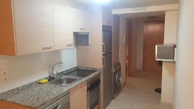 Una cocina o zona de cocina en Apartamento Costa Rey VERARENTAL.COM a 100 metros de la playa