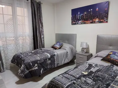 Cama o camas de una habitación en Moderno apto con vistas al puerto, aire acondicionado,wifi,piscina,fácil aparcamiento