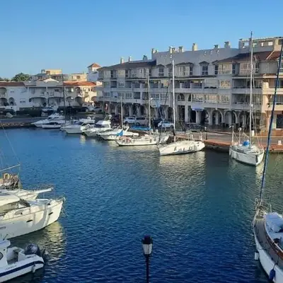 Moderno apto con vistas al puerto