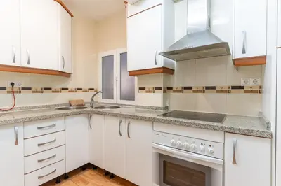 Una cocina o zona de cocina en Trendy Homes Catedral