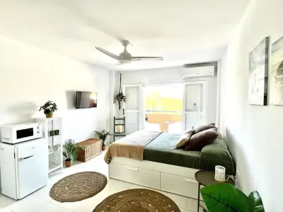 Una televisión o centro de entretenimiento en Estudio Naturista Indalo