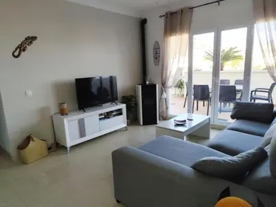 Una televisión o centro de entretenimiento en Mojacar Playa Appartement 3chambres