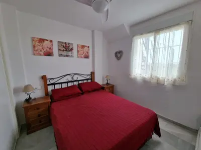 Cama o camas de una habitación en 2 bedroomed, penthouse Apartment with sea and mountain views
