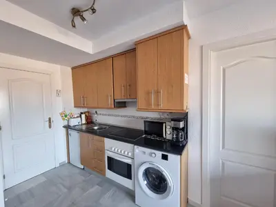 Una cocina o zona de cocina en 2 bedroomed, penthouse Apartment with sea and mountain views